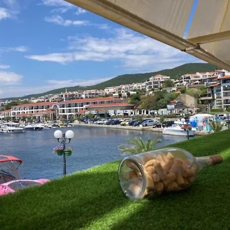 Beachfront In Marina Dinevi