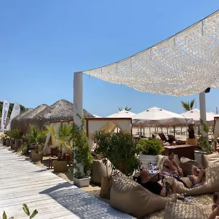 Beachfront In Marina Dinevi *