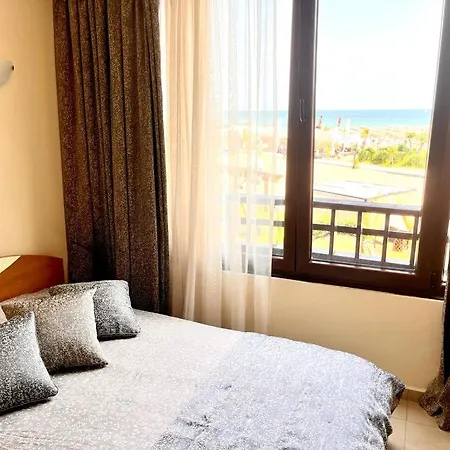 Apartment Beachfront In Marina Dinevi *