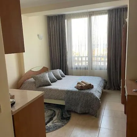 Beachfront In Marina Dinevi *